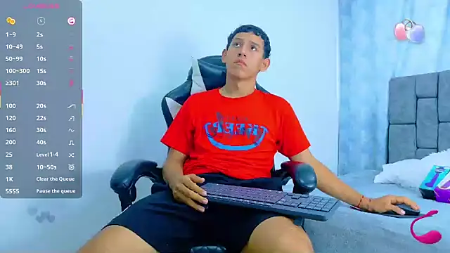 Snapshot of Felipe_Gonzales chatting on October 23, 1:25 pm Felipe Gonzales online show from October 23, 1:25 pm