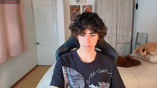 Nude Boy18 online show from December 18, 2:07 am