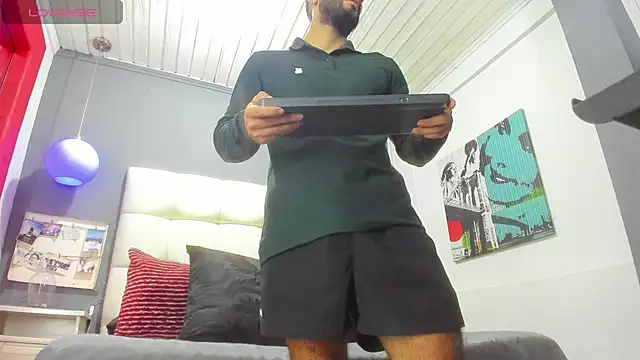 Yiyo10  online show from March 21, 8:35 pm