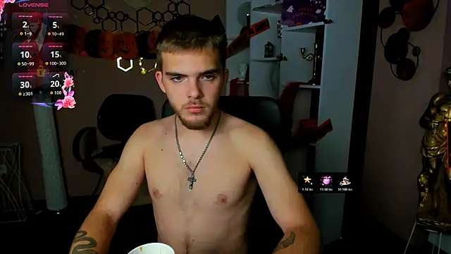 aron black  online show from October 31, 9:40 pm