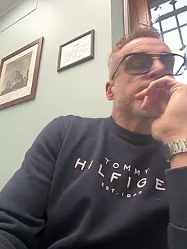 Axl hot online show from March 20, 4:44 pm