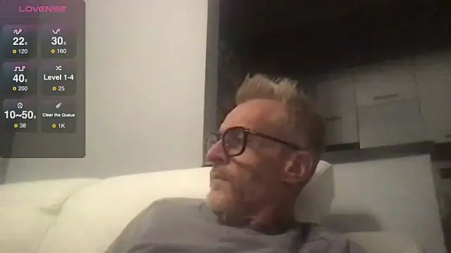 Snapshot of Axl_hot chatting on October 11, 8:13 pm Axl hot online show from October 11, 8:13 pm