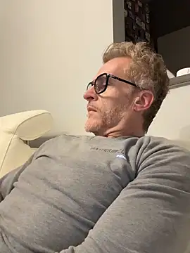 Axl hot online show from February 18, 11:13 pm