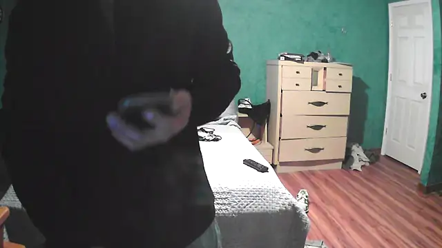 Snapshot of IsAparty chatting on October 23, 5:22 am IsAparty online show from October 23, 5:22 am