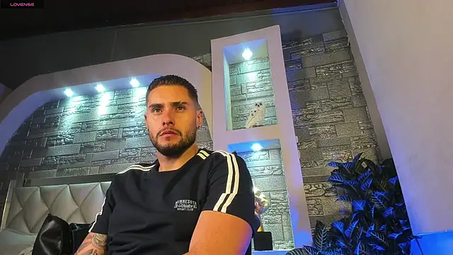 Snapshot of dominic_de_luca chatting on October 1, 12:58 am dominic de luca online show from October 1, 12:58 am