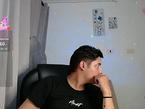 yesitwink  online show from March 11, 2:40 am