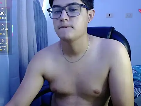 yesitwink  online show from May 29, 2:38 pm