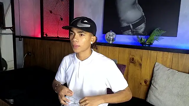 AlanCutee online show from March 15, 1:40 pm