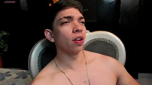 Eryonbradley online show from April 8, 11:24 pm