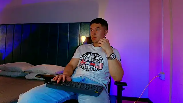 Snapshot of Ethan_Connor chatting on October 26, 2:35 am Ethan Connor online show from October 26, 2:35 am