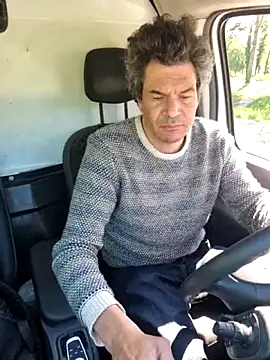 twitshe online show from April 15, 8:47 am