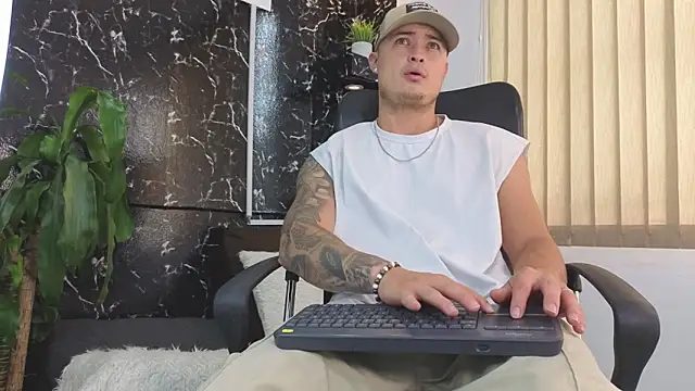 Alexander ferre online show from April 15, 1:44 pm