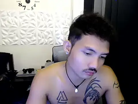 Snapshot of Thefriskyasian chatting on October 28, 5:32 am Thefriskyasian online show from October 28, 5:32 am