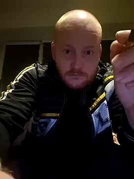 svenni2525 online show from November 5, 12:01 am