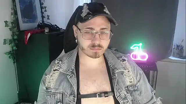 Snapshot of FabianKinky chatting on September 20, 8:25 am FabianKinky online show from September 20, 8:25 am