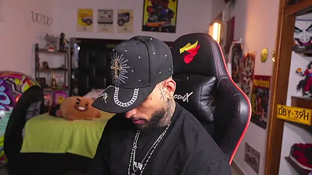 logan hugh8 online show from May 29, 2:10 am