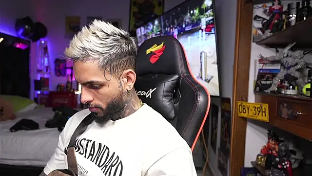 logan hugh8 online show from March 20, 6:06 am