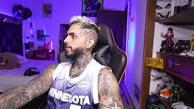 logan hugh8 online show from March 27, 11:33 am