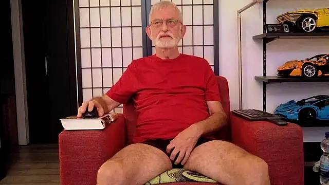 Snapshot of ewaldwillems99 chatting on October 22, 6:54 pm ewaldwillems99 online show from October 22, 6:54 pm
