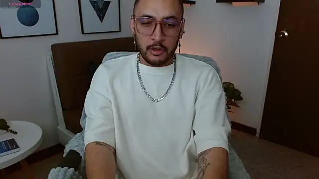 Snapshot of __Damian___ chatting on September 12, 12:43 am Damian online show from September 12, 12:43 am