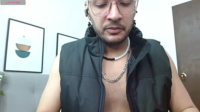 Snapshot of __Damian___ chatting on October 18, 11:20 pm Damian online show from October 18, 11:20 pm