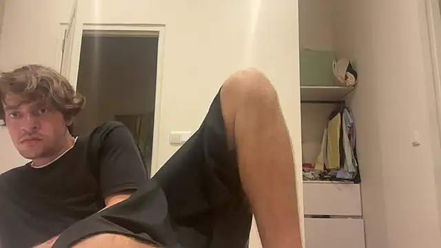 hottest23 online show from June 11, 3:04 am