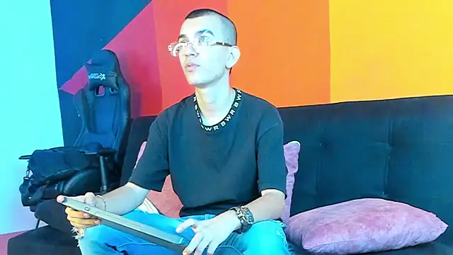 Snapshot of RowanCley chatting on September 23, 2:05 pm RowanCley online show from September 23, 2:05 pm