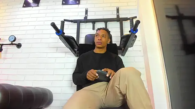 ItaloMoore online show from December 3, 12:11 pm