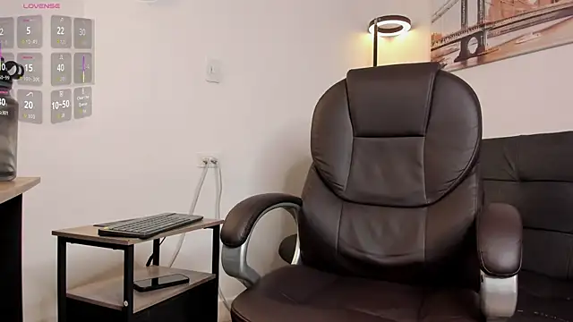 Dash Bukoski online show from December 17, 1:18 pm