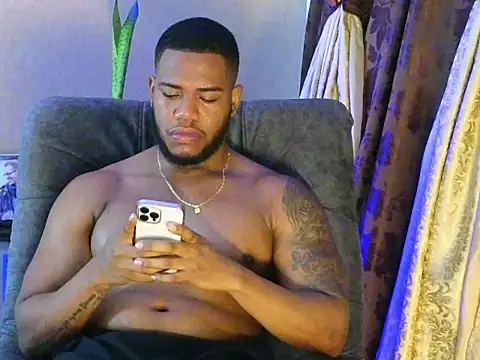 Snapshot of BenjaminCol_ chatting on October 20, 12:58 am BenjaminCol online show from October 20, 12:58 am