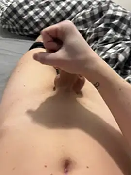 enzoyoungbisex online show from February 18, 5:21 pm