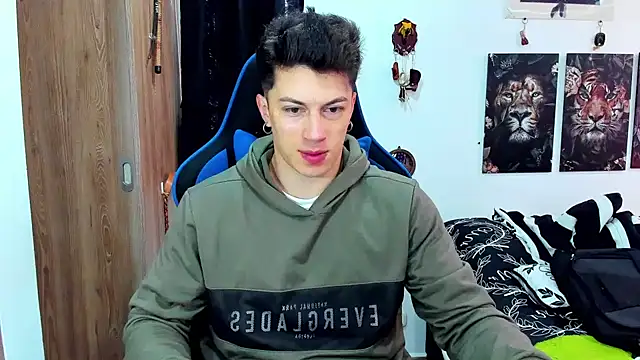 javiersexymann online show from December 9, 5:13 pm