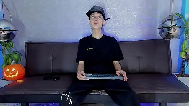 ArthurCox online show from October 28, 5:37 pm