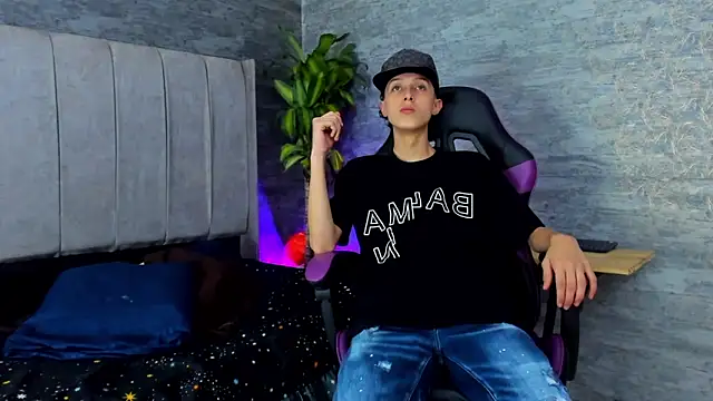 ArthurCox online show from October 29, 7:28 pm