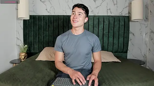 AustinJones  online show from January 14, 9:18 pm