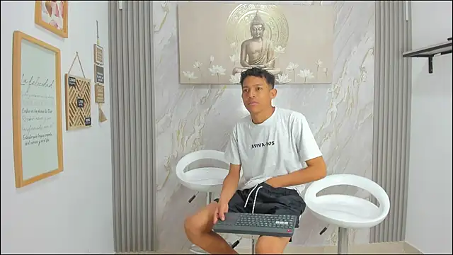 BEAUTY BOYS1 online show from January 9, 7:35 am