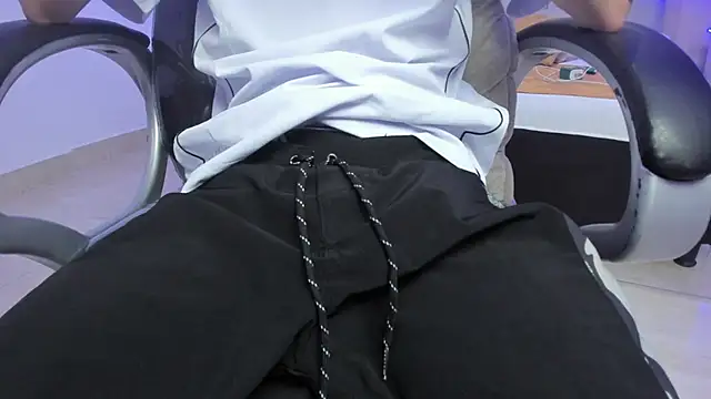 Nascary Fox online show from April 3, 1:52 pm