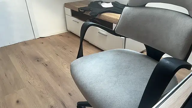 Dmnk2011 online show from April 16, 3:56 pm