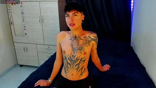 Snapshot of Dark_luckyyy chatting on October 23, 12:36 am Dark luckyyy online show from October 23, 12:36 am