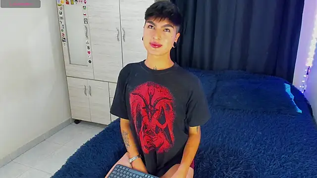 Snapshot of Dark_luckyyy chatting on September 25, 12:53 am Dark luckyyy online show from September 25, 12:53 am