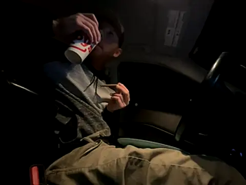 Snapshot of Chazington90 chatting on October 29, 7:44 am Chazington90 online show from October 29, 7:44 am