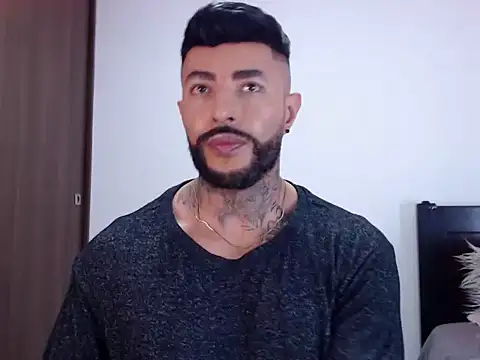 Snapshot of andrea_de_lucaa chatting on October 18, 4:28 am andrea de lucaa online show from October 18, 4:28 am
