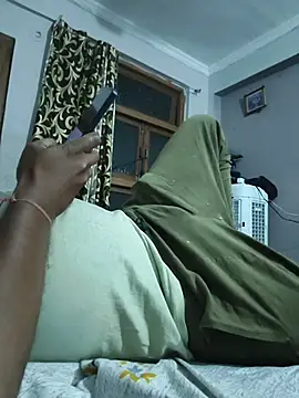 vardh033 online show from April 1, 7:55 pm