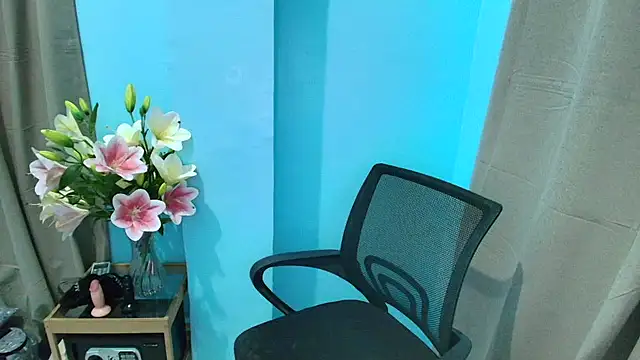 Snapshot of Dhyllan_ chatting on September 14, 2:41 pm Dhyllan  online show from September 14, 2:41 pm