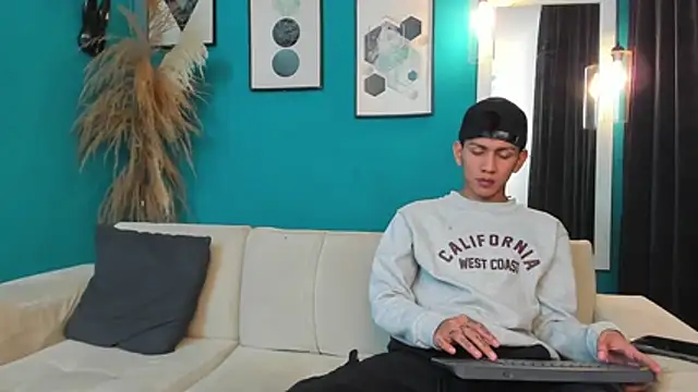 Marcus and Tony online show from February 14, 2:28 am