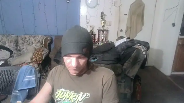 Snapshot of Poundtown1226 chatting on October 23, 6:28 am Poundtown1226 online show from October 23, 6:28 am