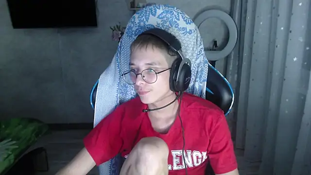 glasses cat online show from February 28, 7:35 pm