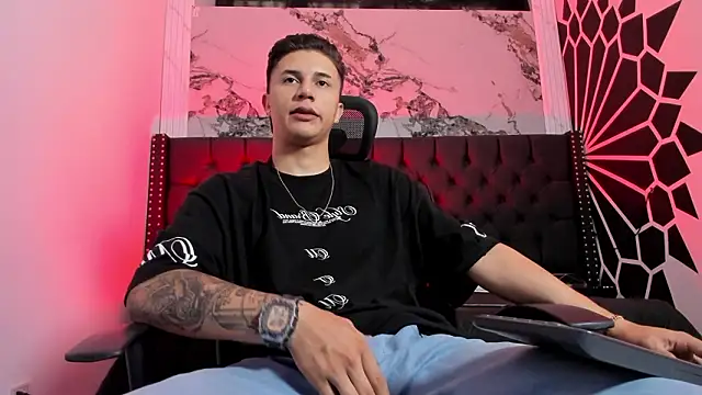 liaamsmiith  online show from February 2, 12:35 pm