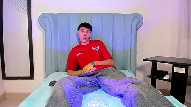 LittleDanny  online show from February 16, 9:24 pm