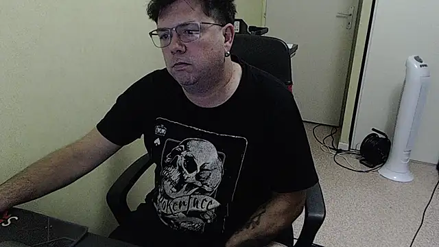 blueandwhite1 online show from November 10, 4:12 pm